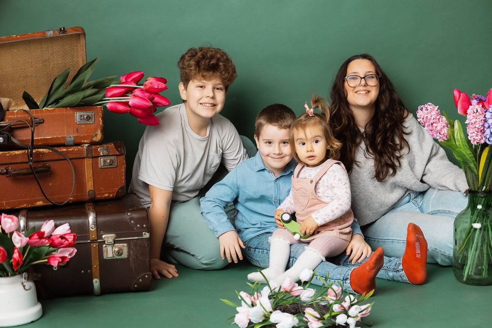 Пролетен декор за фотосесии в Русе - Ziphotos.
Пролетна фотосесия в студио в Русе.