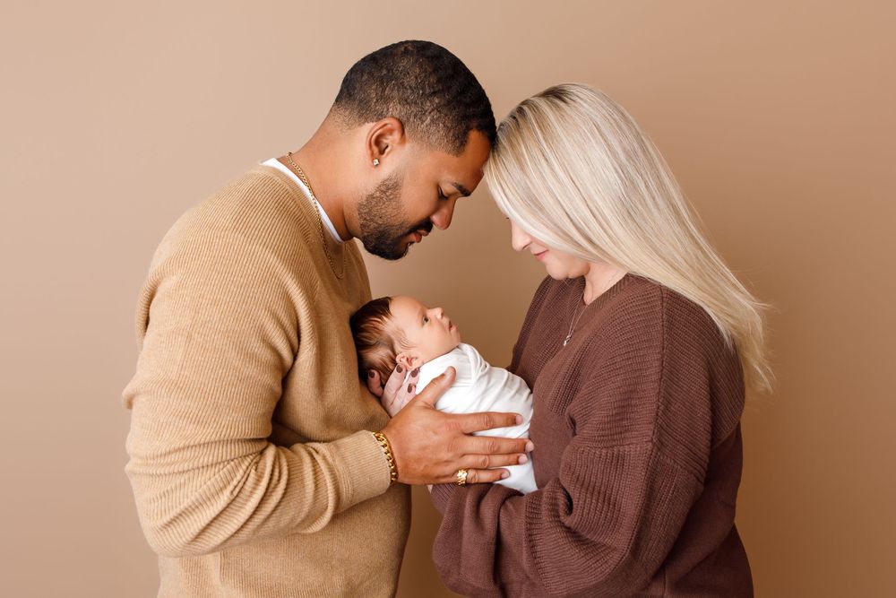 newborn photography
family newborn session
parent poses newborn