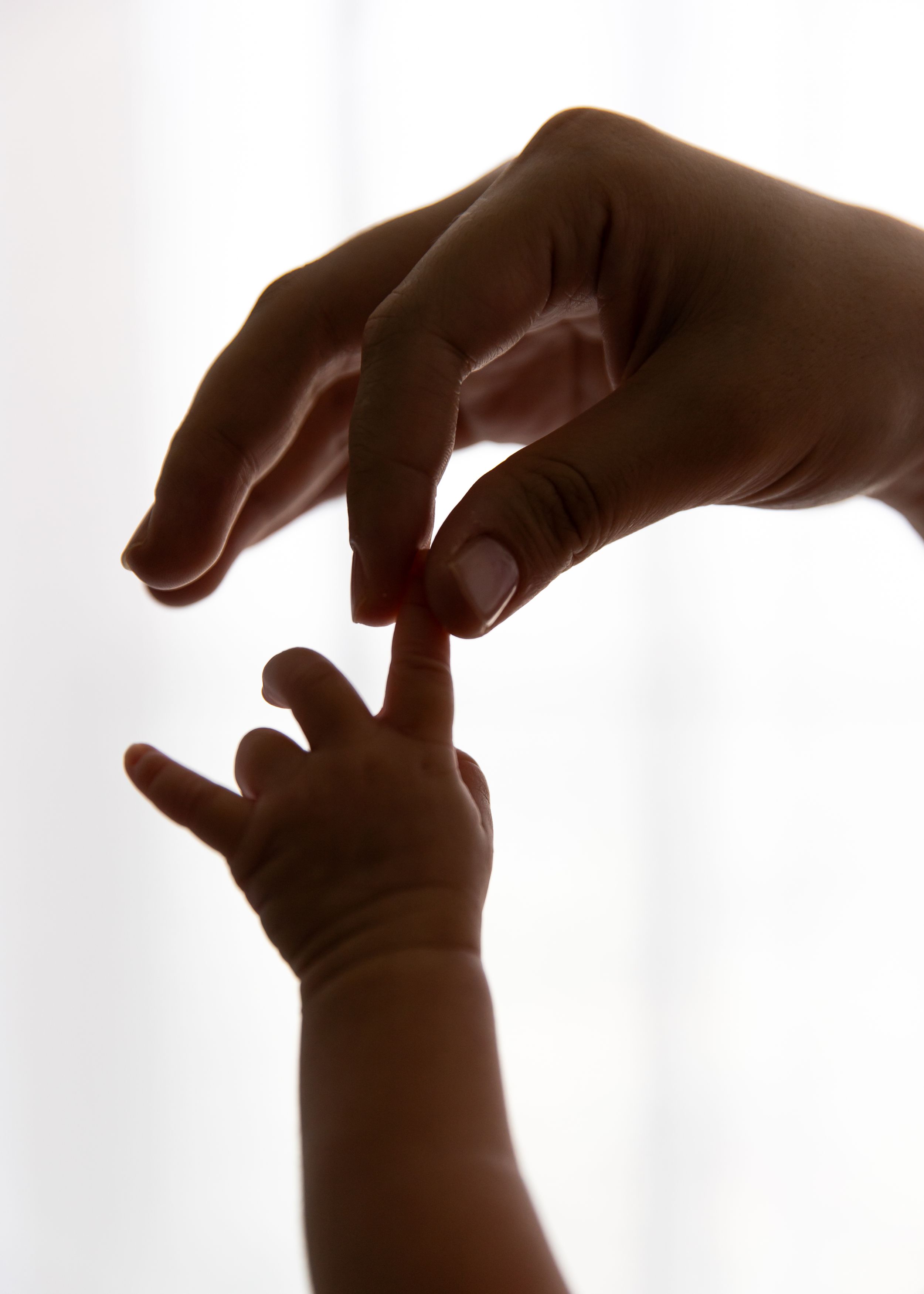 Natural at-home lifestyle newborn baby photoshoot in Dubai focus on baby details like hands and feet | Carlene Thurston Photography