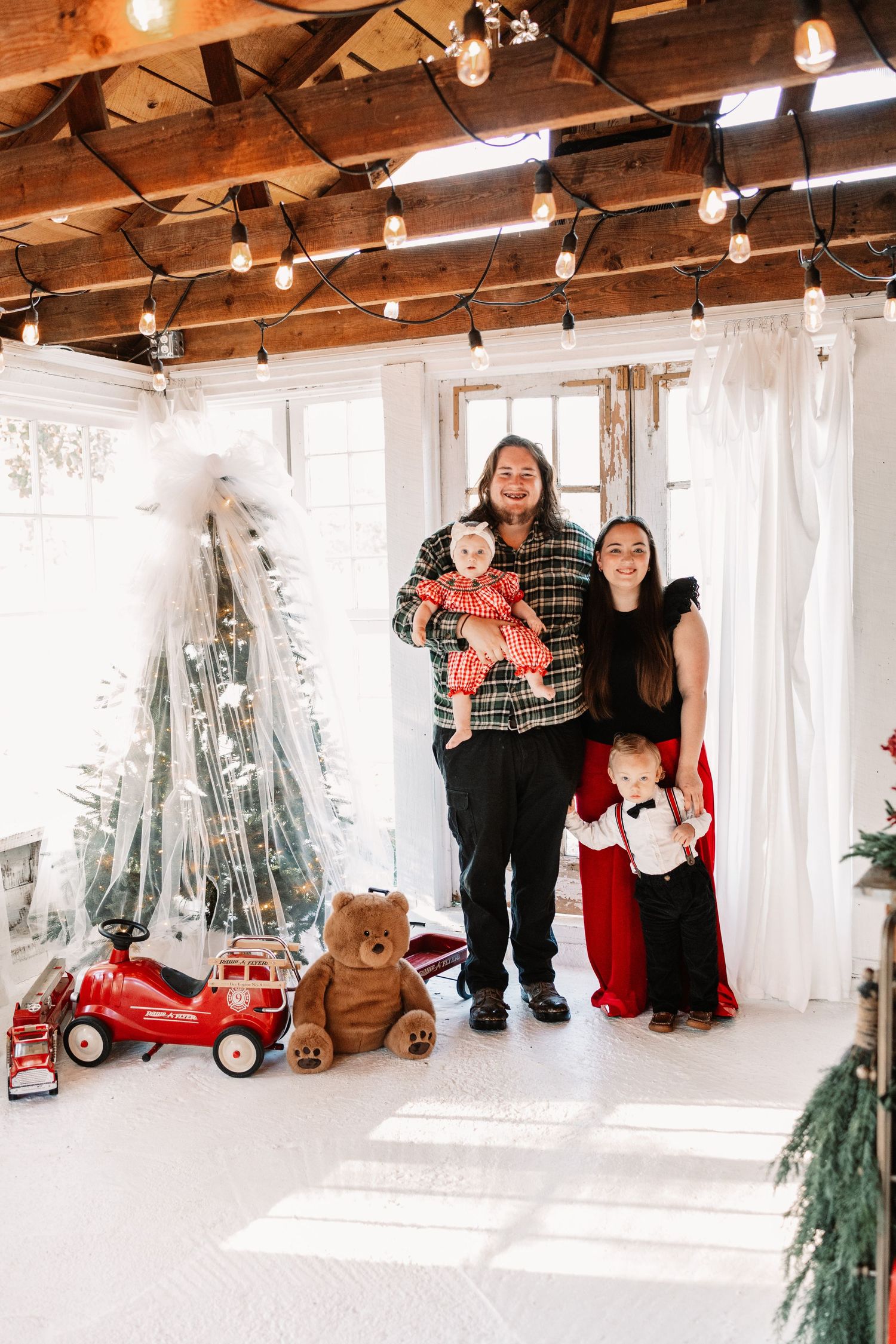 Affordable Knoxville Christmas Mini Session Photography at The Holmstead Studio with Nina Thomas Photography.