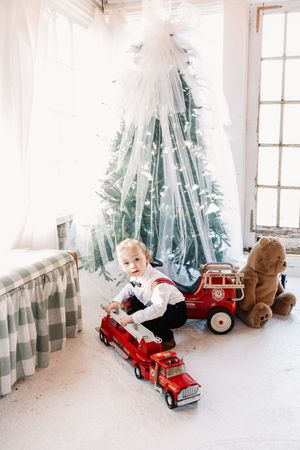 Affordable Knoxville Christmas Mini Session Photography at The Holmstead Studio with Nina Thomas Photography.