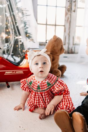 Affordable Knoxville Christmas Mini Session Photography at The Holmstead Studio with Nina Thomas Photography.