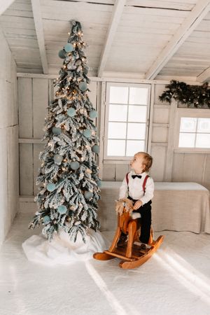 Affordable Knoxville Christmas Mini Session Photography at The Holmstead Studio with Nina Thomas Photography.
