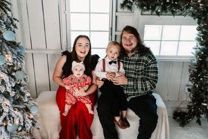 Affordable Knoxville Christmas Mini Session Photography at The Holmstead Studio with Nina Thomas Photography.