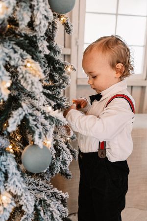 Affordable Knoxville Christmas Mini Session Photography at The Holmstead Studio with Nina Thomas Photography.