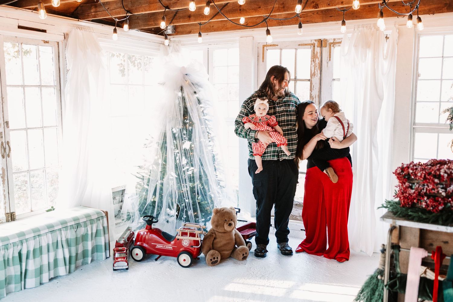 Affordable Knoxville Christmas Mini Session Photography at The Holmstead Studio with Nina Thomas Photography.