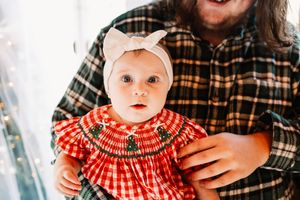 Affordable Knoxville Christmas Mini Session Photography at The Holmstead Studio with Nina Thomas Photography.