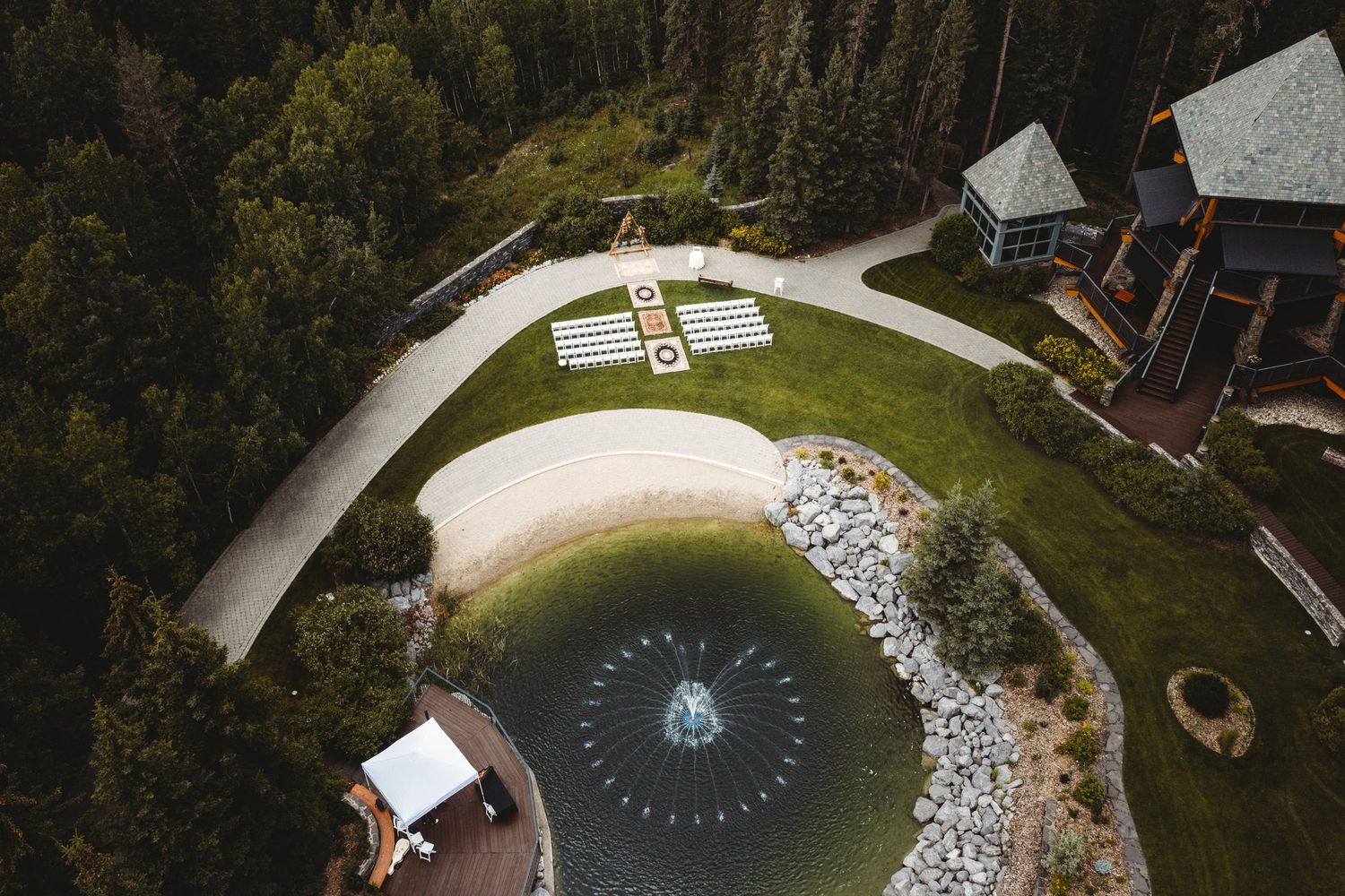 Aerial view of Azuridge Estate Hotel fountain in Priddis