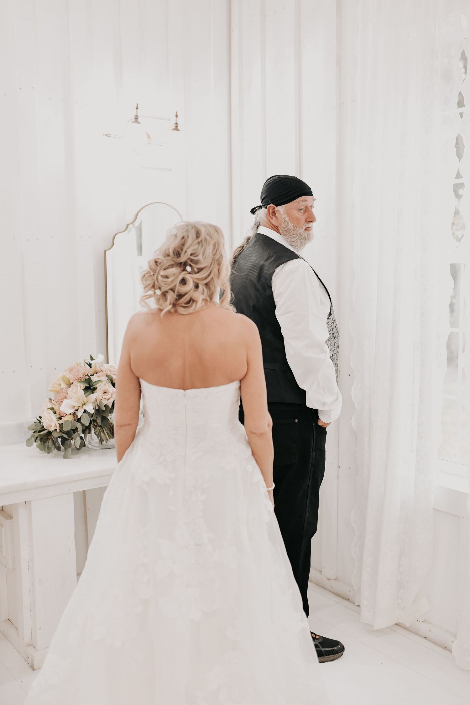 the bride and her brother share a first look