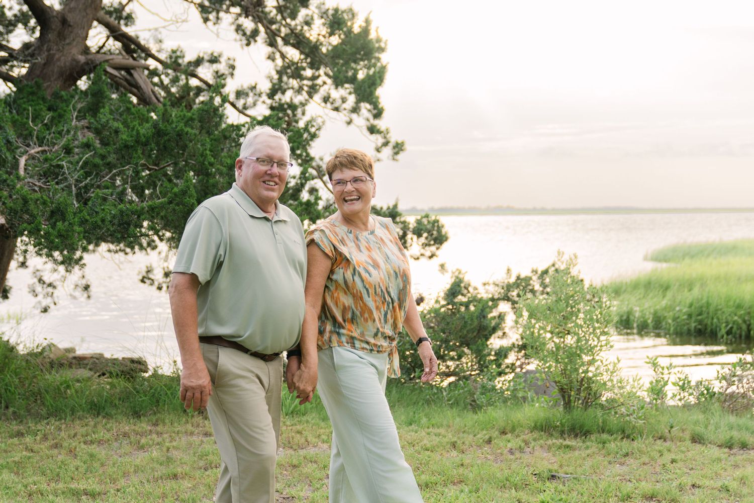 Couple celebrated their wedding anniversary in the Golden Isles with portraits with Lindy Rebro Photography walking through Jekyll Island.