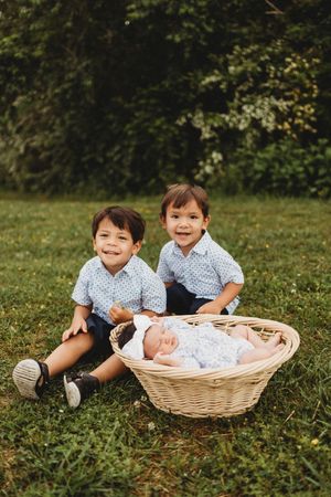 Newborn and family photography at Melton Hill Park in Knoxville by Nina Thomas Photography.