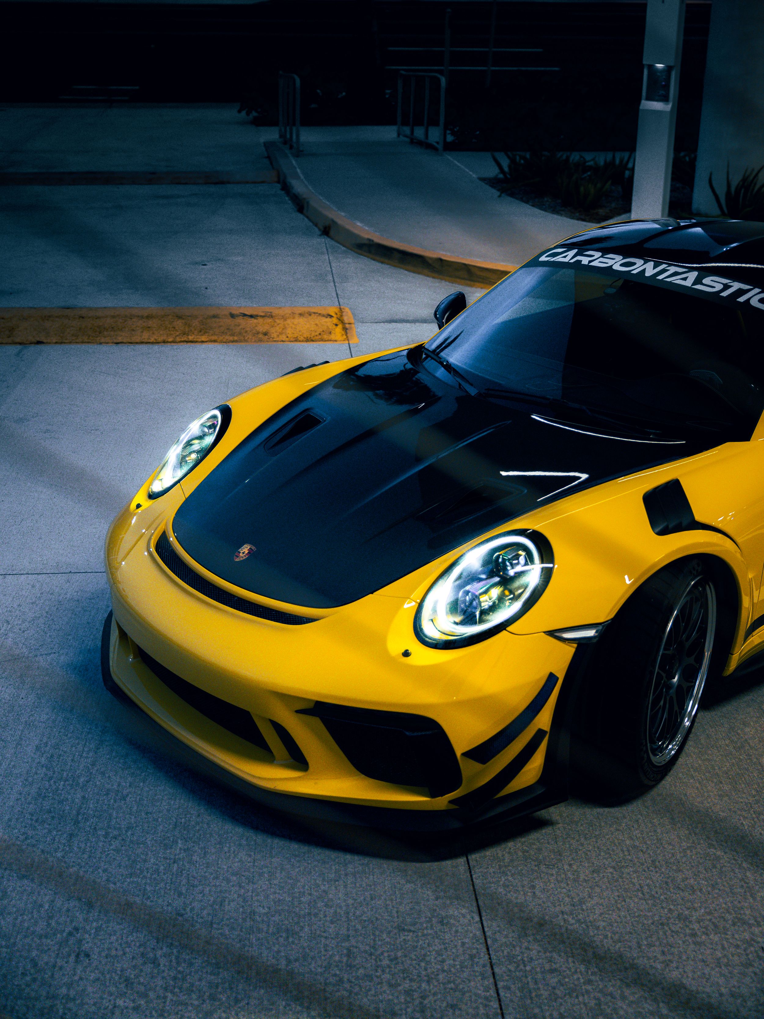 Racing yellow Porsche 991.2 GT3RS at night