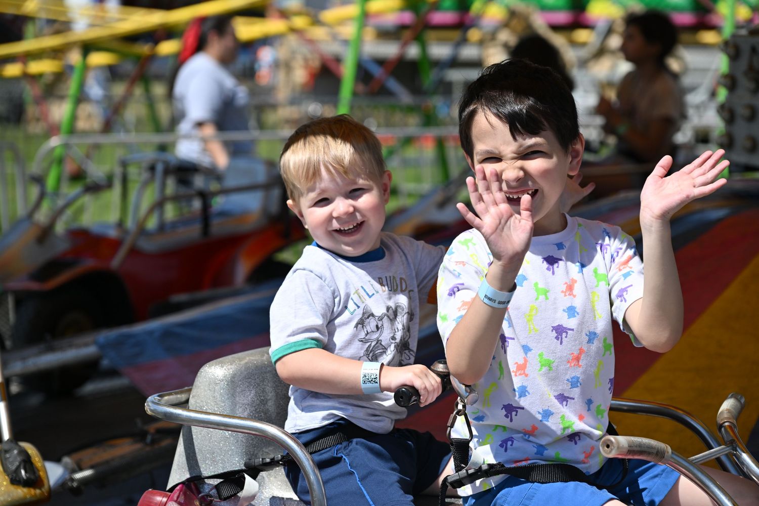 Children enjoying a family outing photographed candidly by Memories in Stills