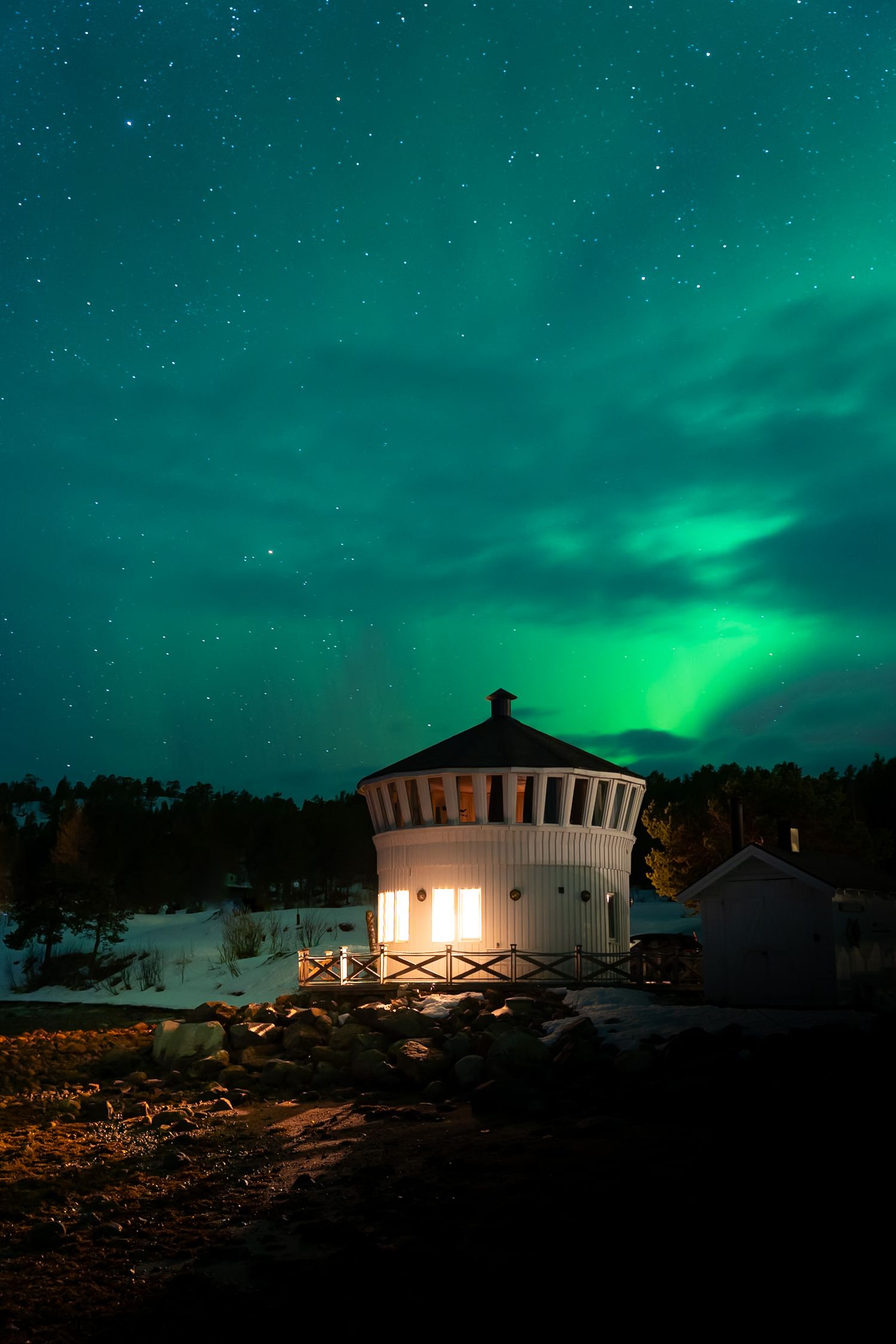 lighthouse norwegian wild avec les aurores boréales en arrière-plan