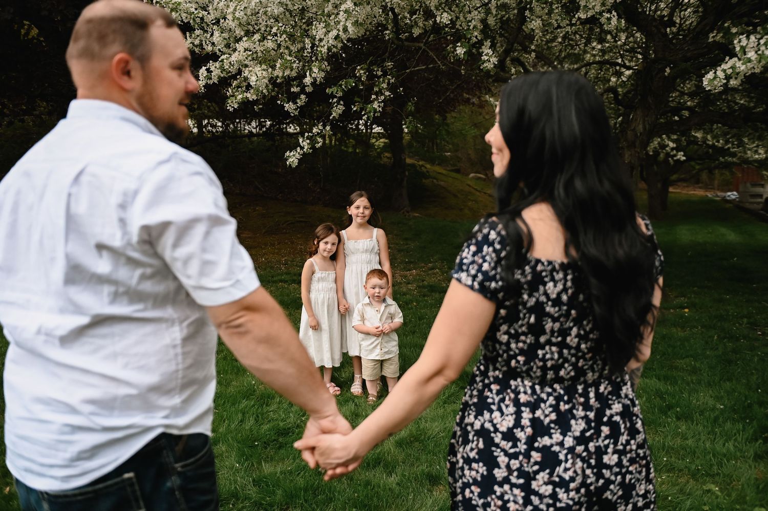 Boston family photographer featuring family portraits outside.
