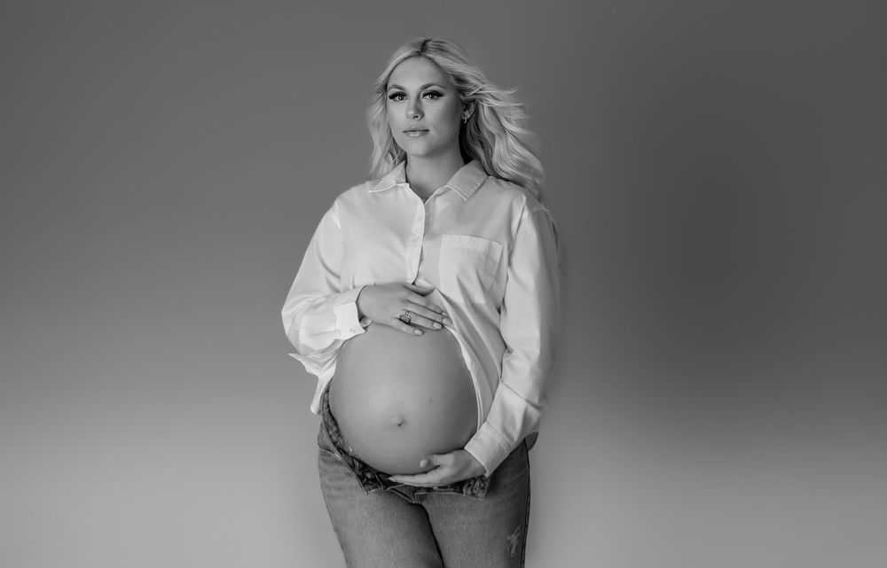 Chillicothe Ohio maternity newborn photographer in studio