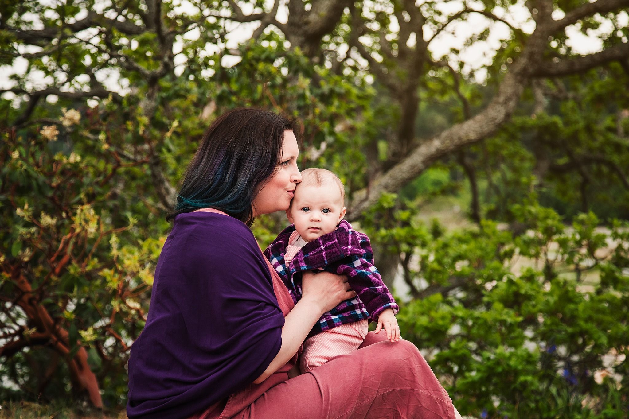 Nanaimo Family Photography - Little Ginger Photography in Nanaimo, BC on Vancouver Island. Outdoor Family Photography in Nanaimo BC.