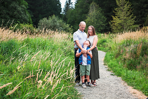 Nanaimo Family Photography - Little Ginger Photography in Nanaimo, BC on Vancouver Island. Outdoor Family Photography in Nanaimo BC.