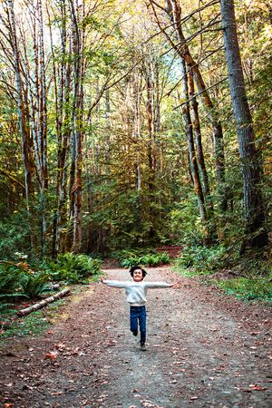 Nanaimo Family Photography - Little Ginger Photography in Nanaimo, BC on Vancouver Island. Outdoor Family Photography in Nanaimo BC.