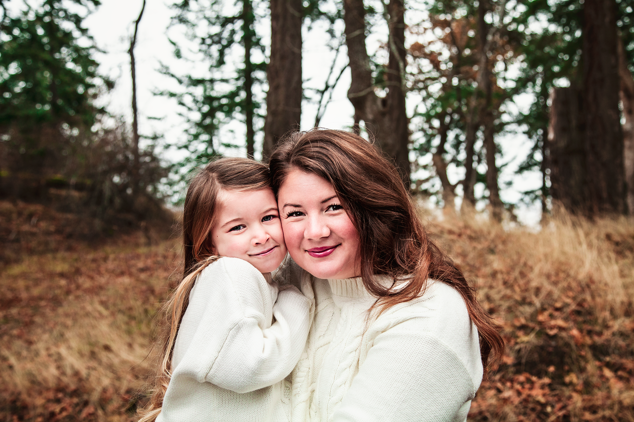 Nanaimo Family Photography - Little Ginger Photography in Nanaimo, BC on Vancouver Island. Outdoor Family Photography in Nanaimo BC.