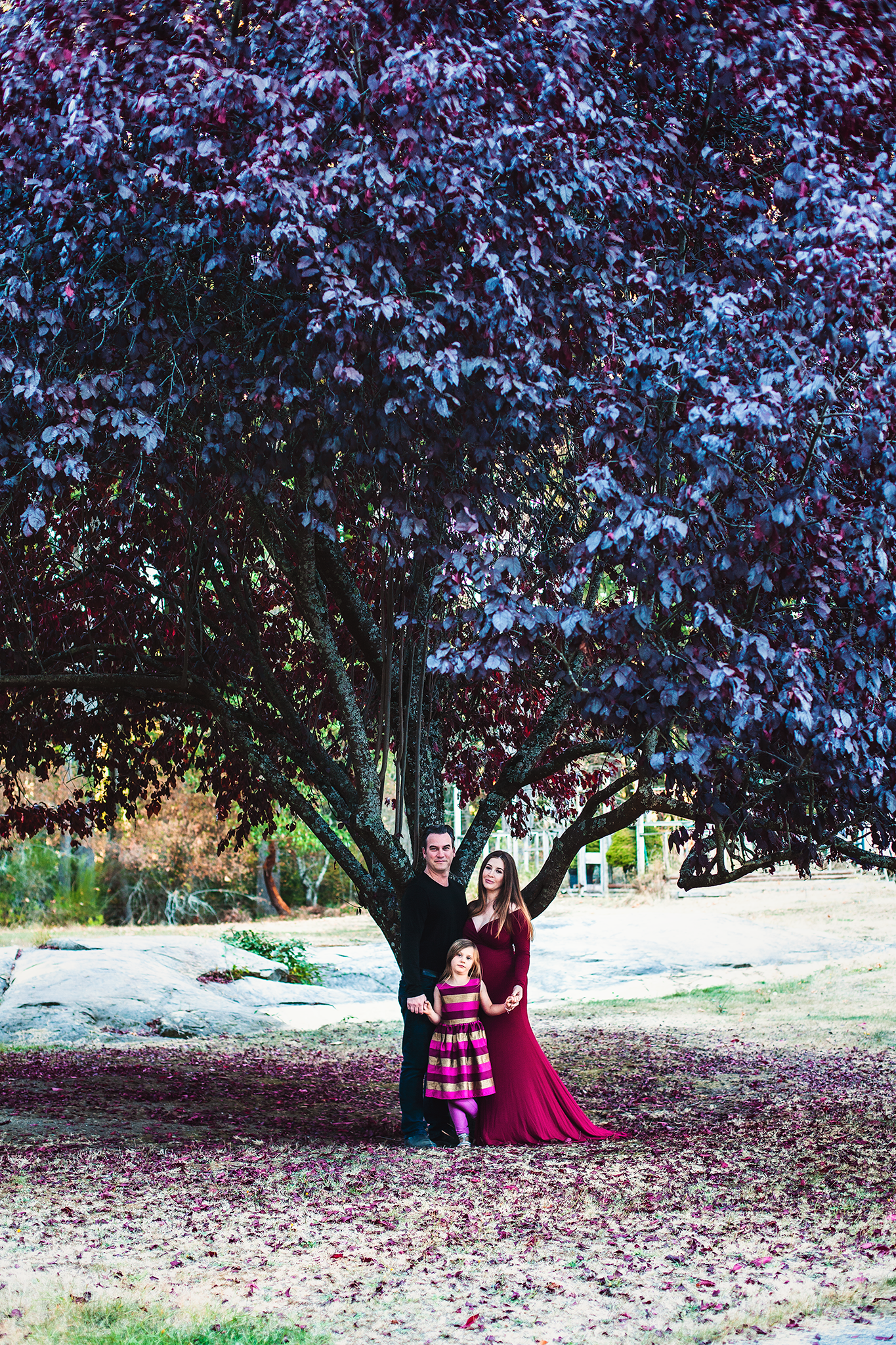 Nanaimo Maternity Photography - Little Ginger Photography in Nanaimo, BC on Vancouver Island. Outdoor Maternity Photographer in Nanaimo BC.