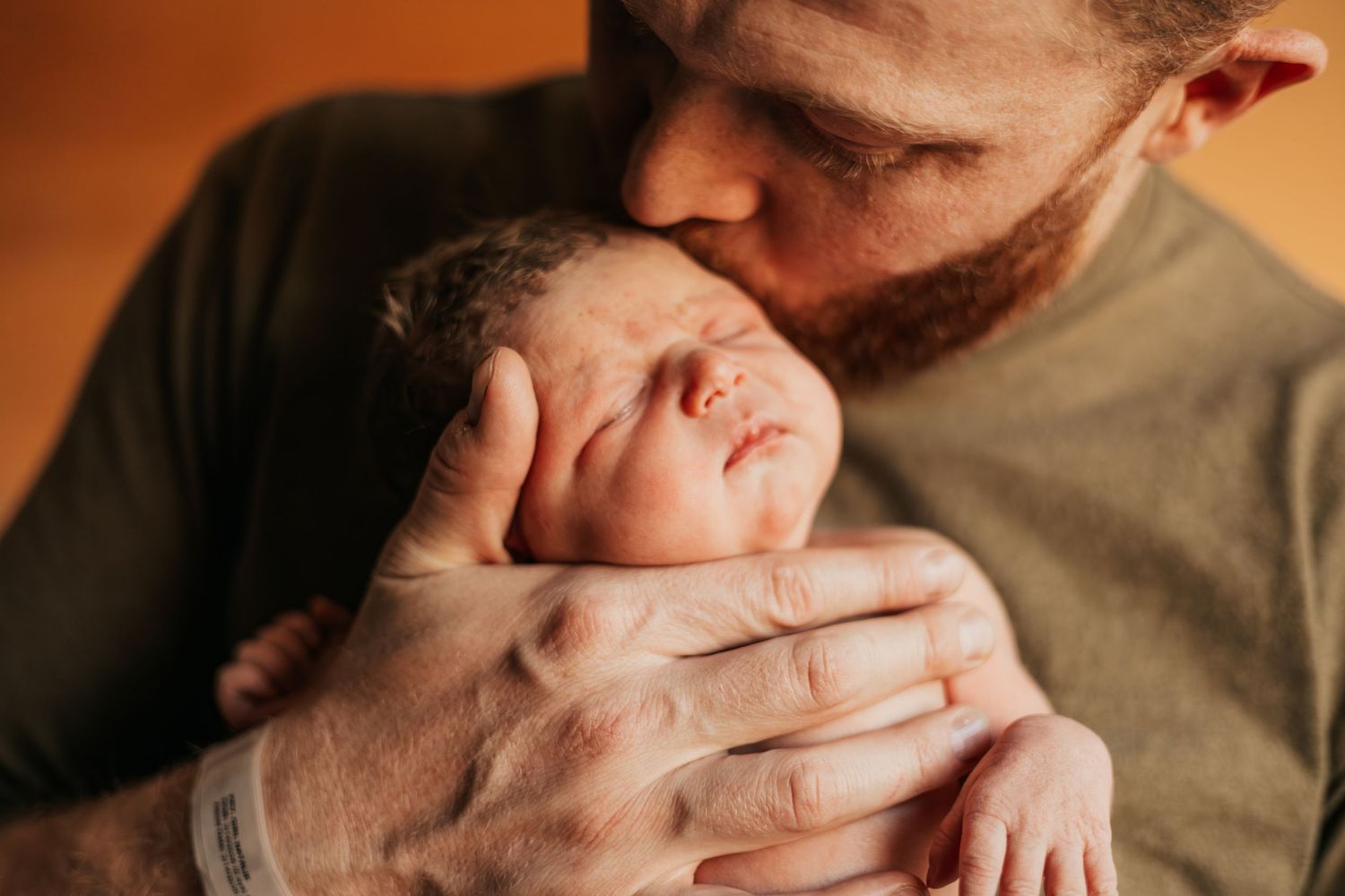 Newborn sleeping peacefully in mom's arms |What's Labor Like for Fathers