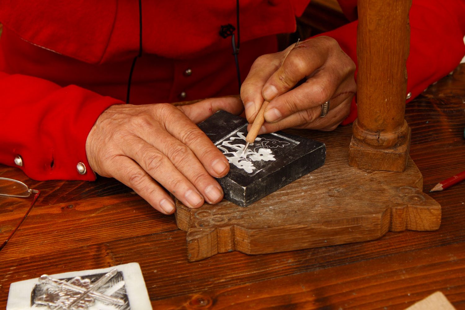 Artisan au travail, photographie d’art et savoir-faire en Hauts-de-France