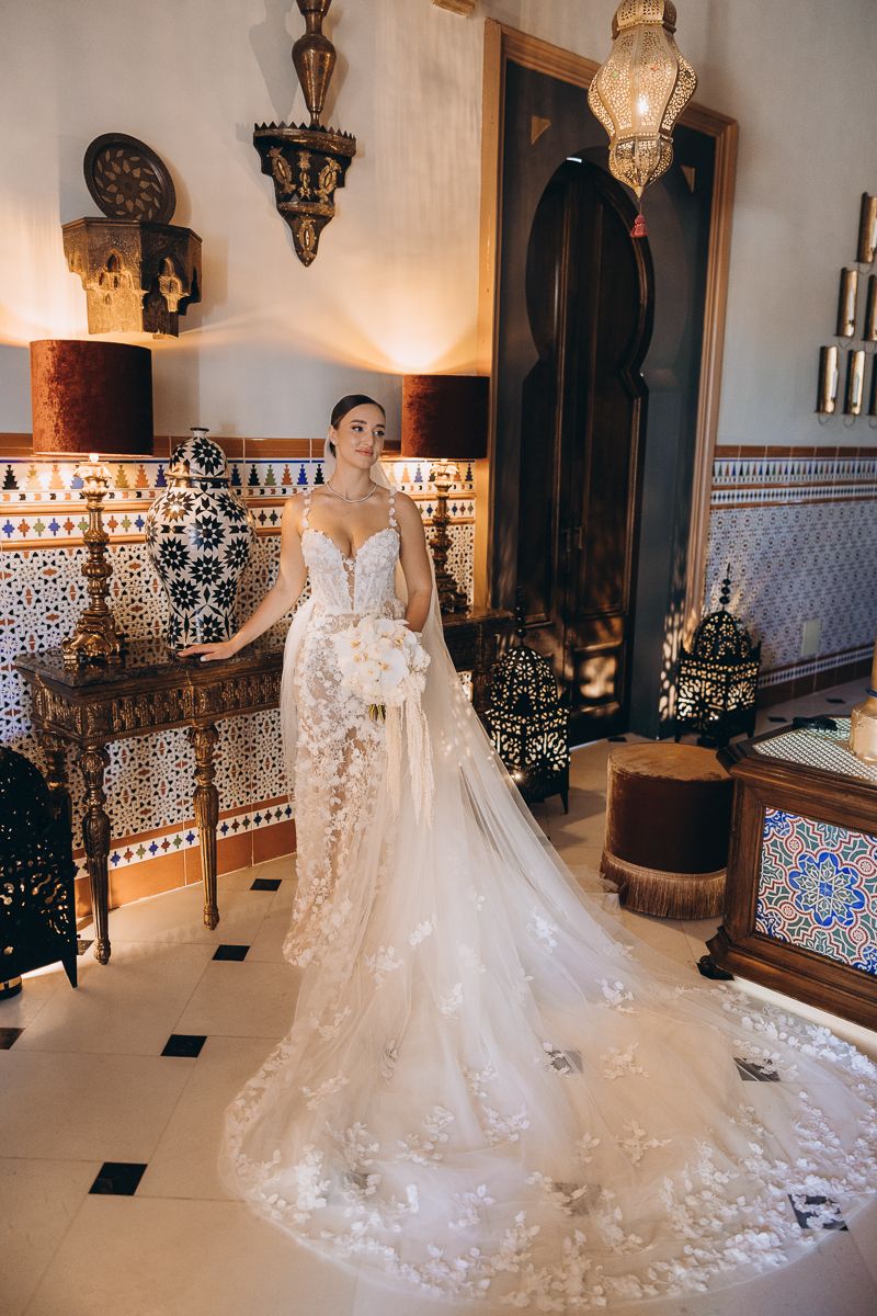 Luxury bridal preparations in Spain
Natural bridal portrait at Gran villa Rosa