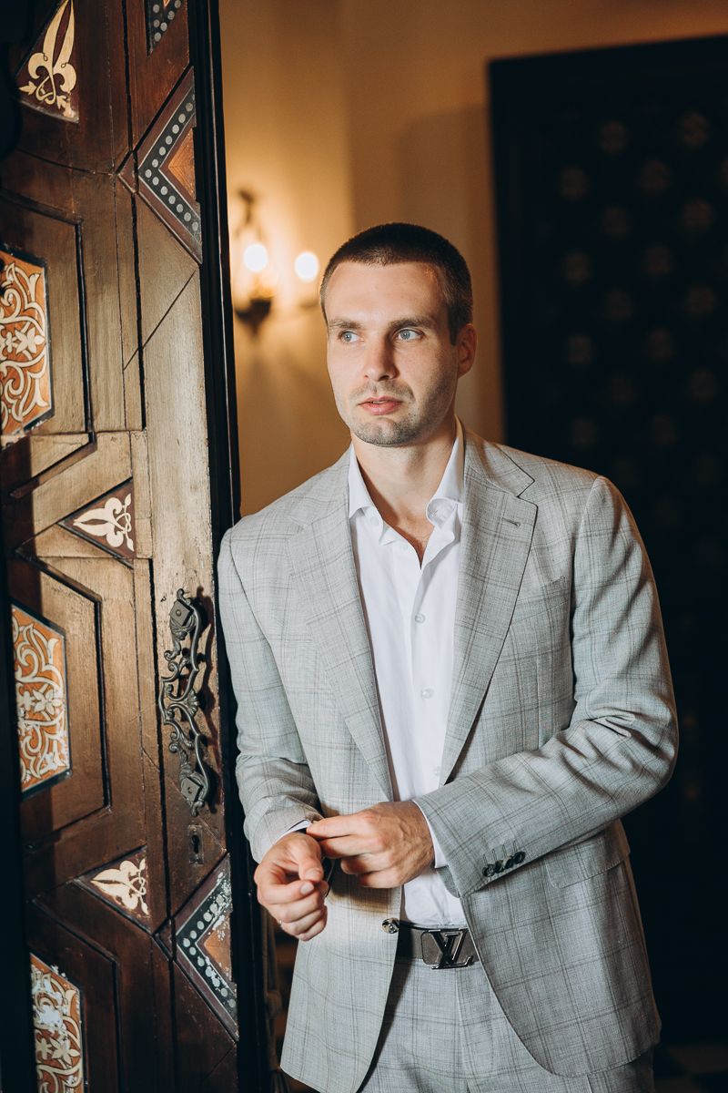 Groom getting ready at Gran villa Rosa