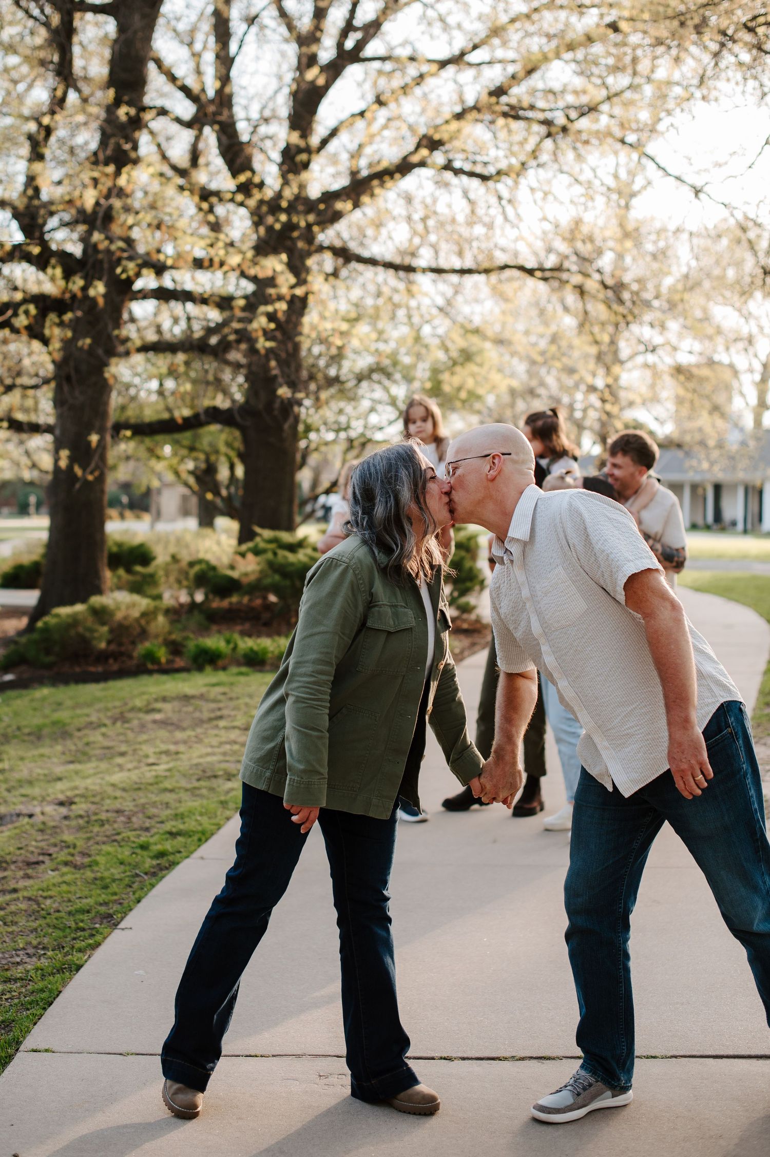 Extended family pictures in Wichita, KS by family photographer Jessica Nadine Photography - Eastborough Park