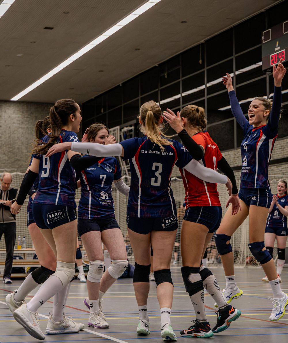 Juichen volleybal na punt de Burgst Breda