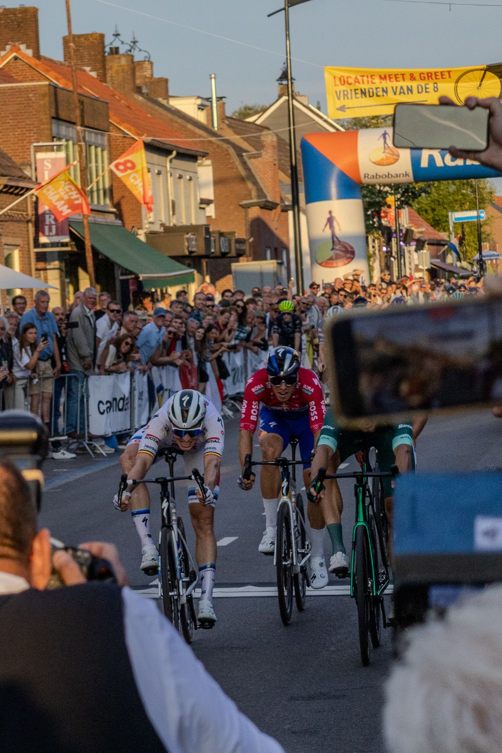 Sprintmoment tijdens Acht van Chaam wielerwedstrijd