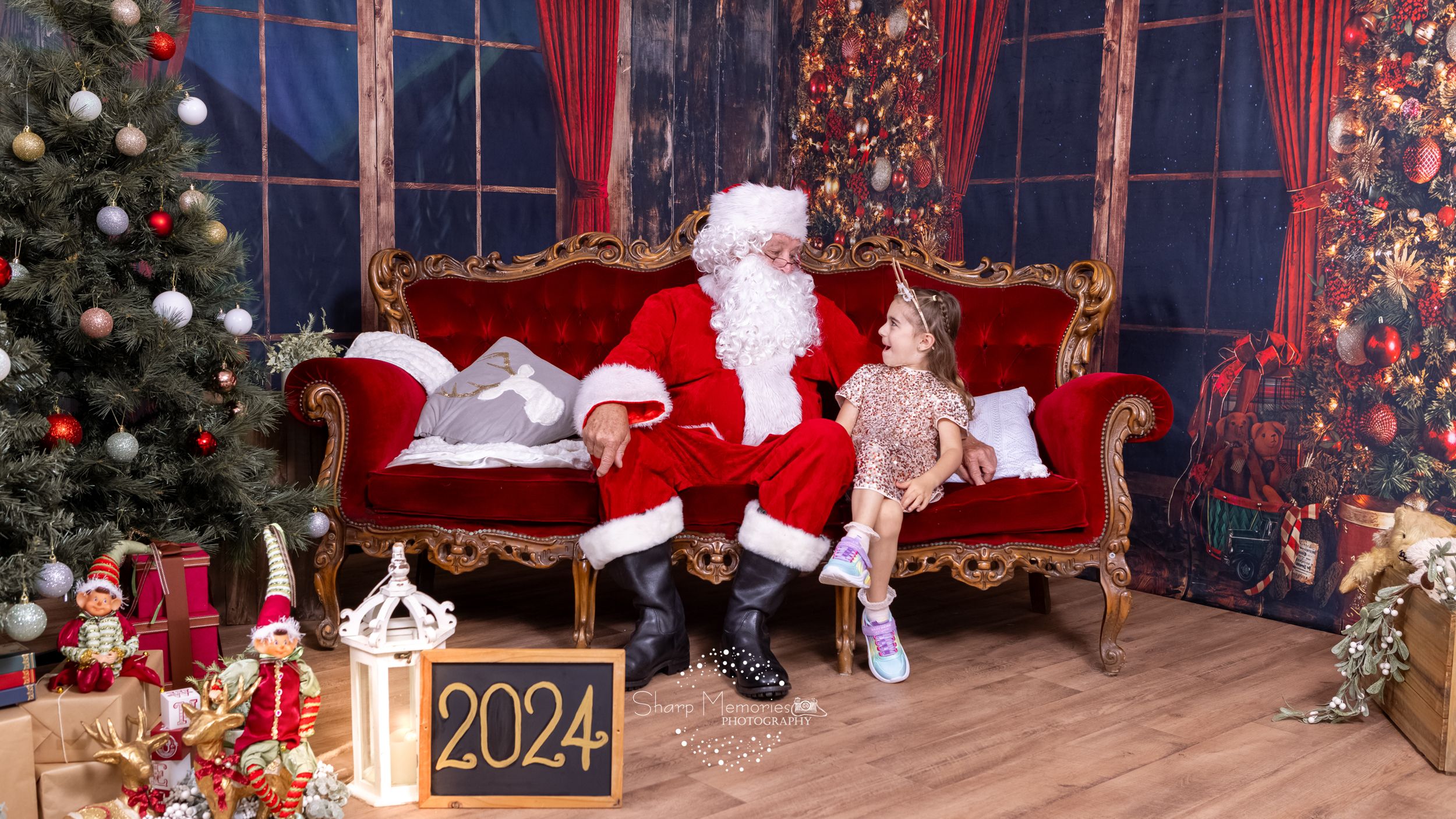 Emerald Santa photos - book now.