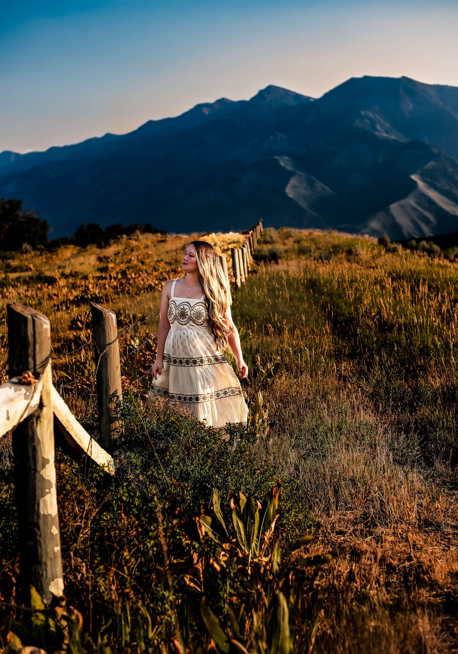 woamn in gown with mountains in the background during the fall iat Snowbasin, Utah