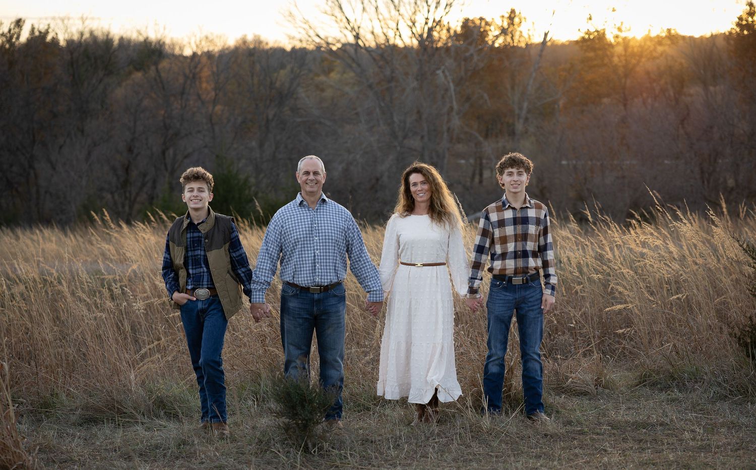 A Family session at Chalco Hills during golden hour!