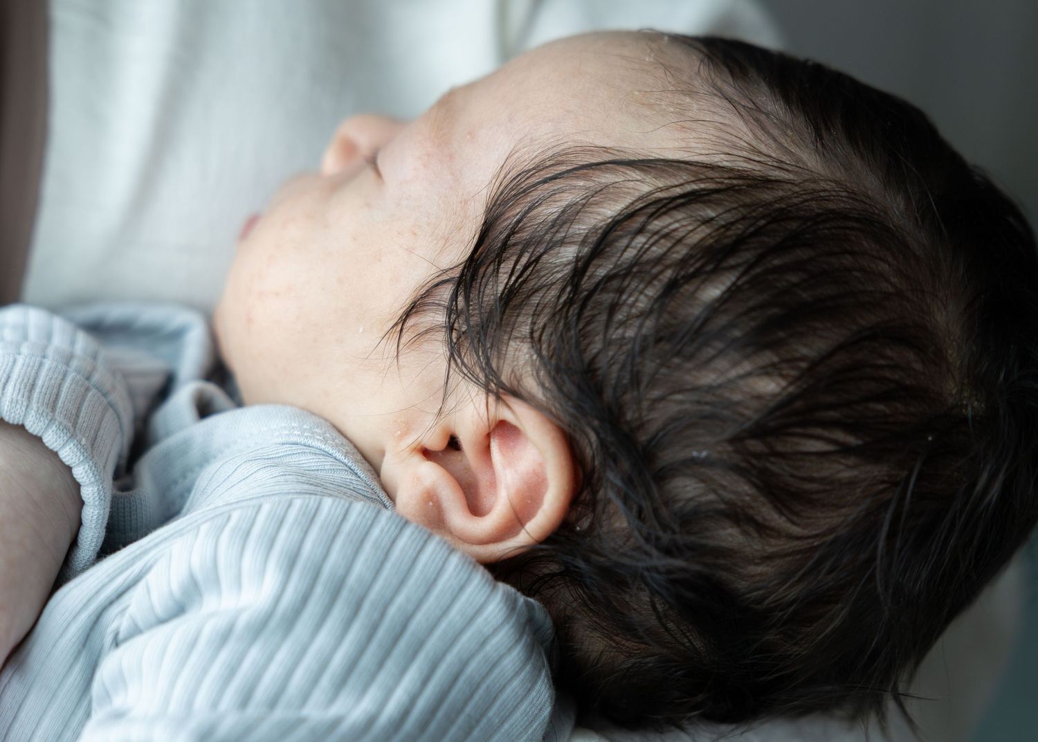 Mississauga newborn photographer. Faceless newborn photography.
