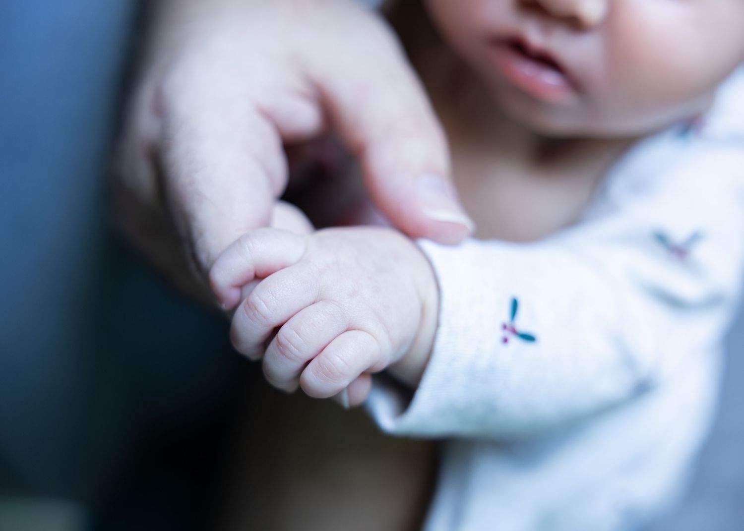 newborn photography. faceless newborn photography.