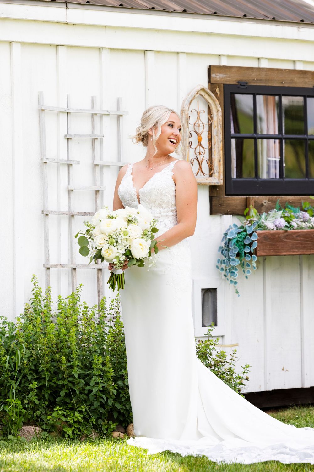 Wisconsin wedding + engagement photographer capturing timeless, natural moments. Meg Huenink Photography. wedding photographer near me