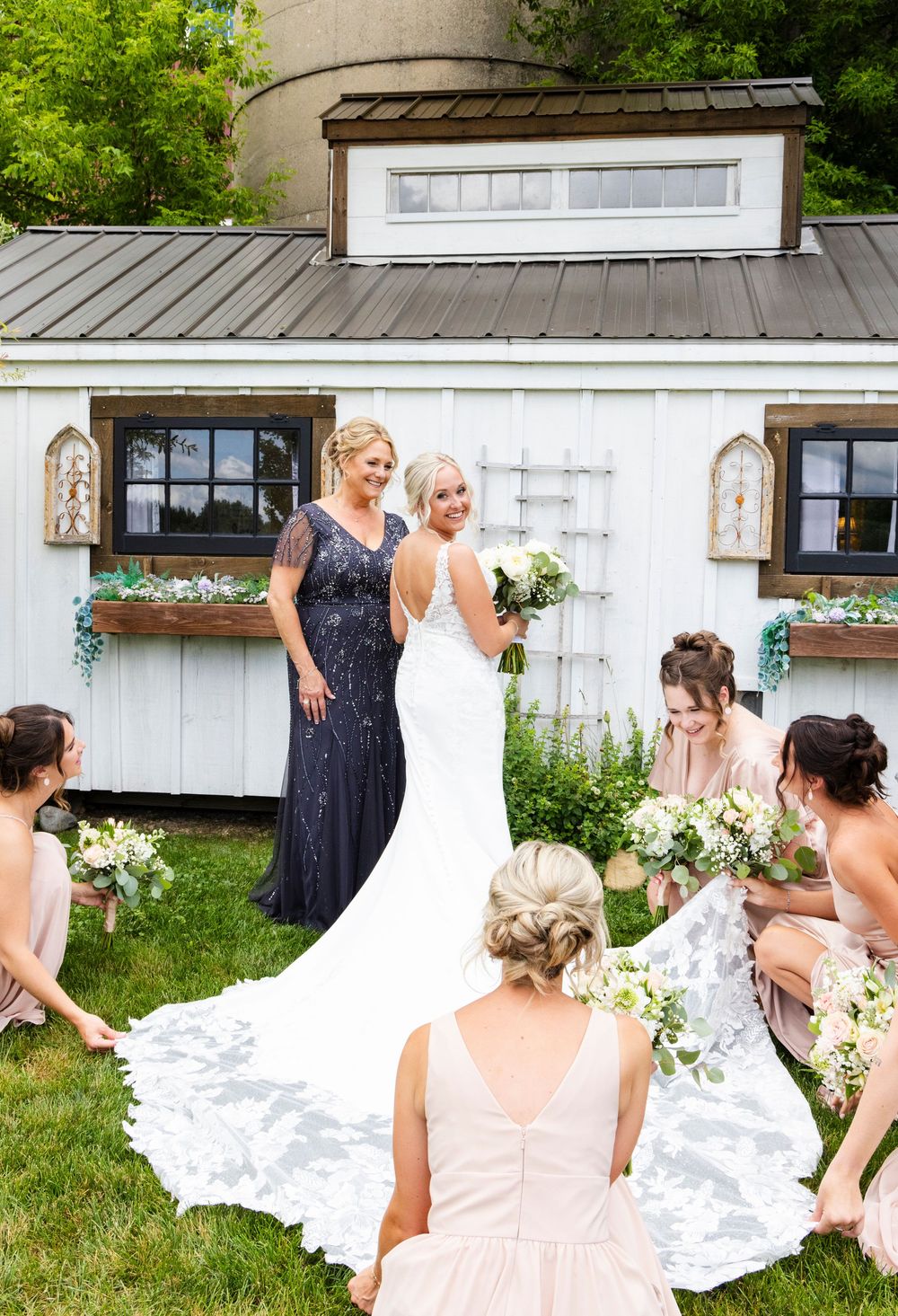 Wisconsin wedding + engagement photographer capturing timeless, natural moments. Meg Huenink Photography. wedding photographer near me