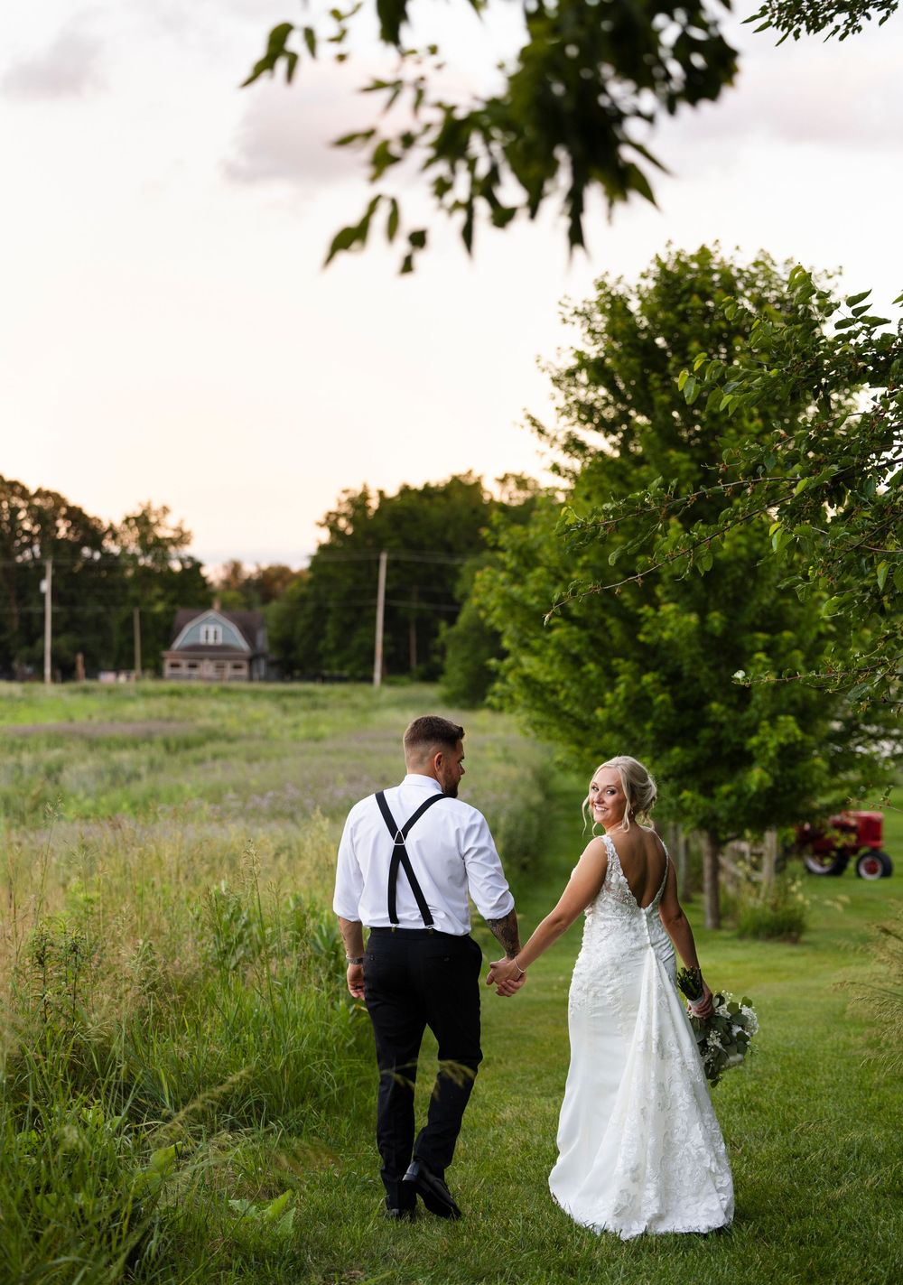Wisconsin wedding + engagement photographer capturing timeless, natural moments. Meg Huenink Photography. wedding photographer near me