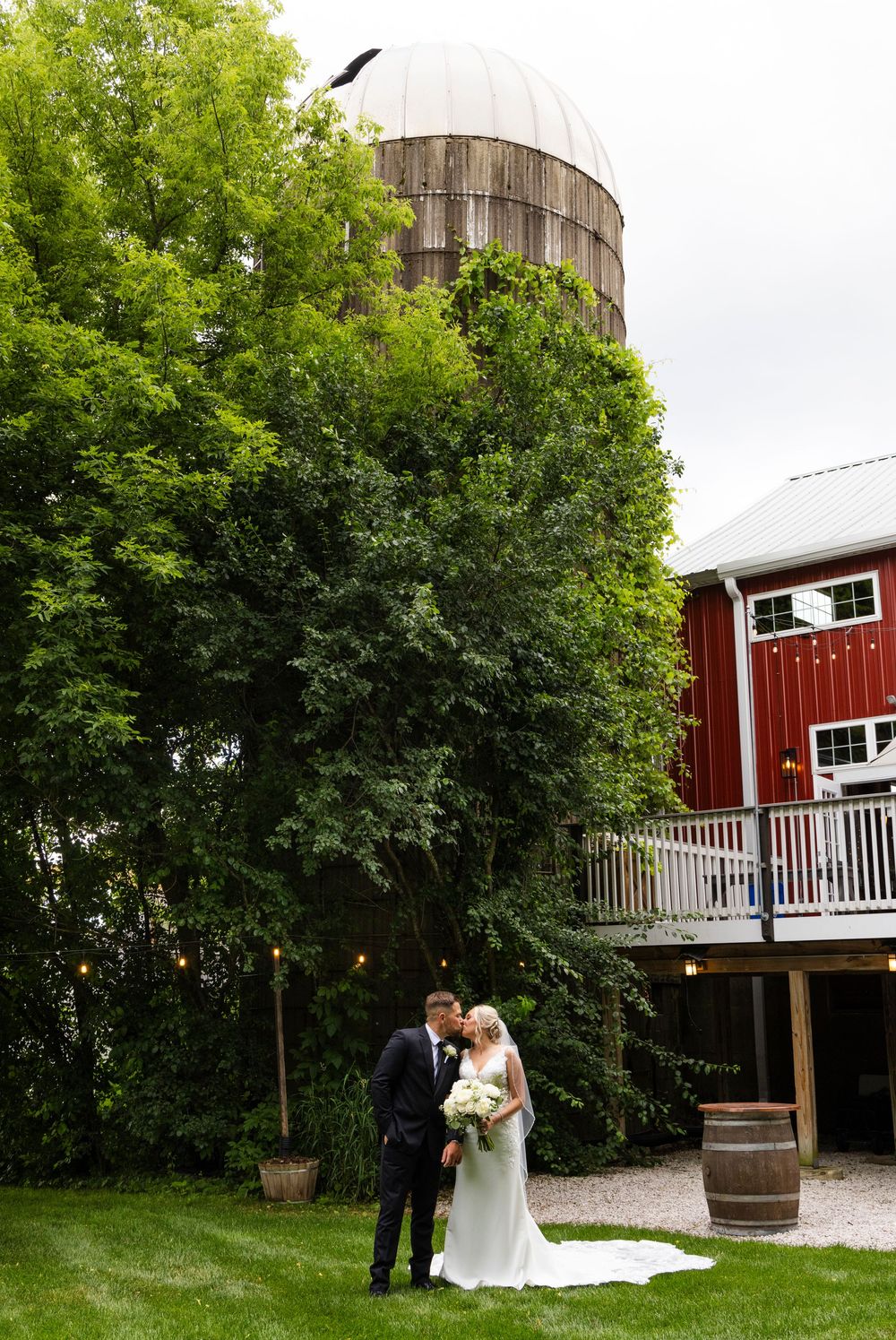 Wisconsin wedding + engagement photographer capturing timeless, natural moments. Meg Huenink Photography. wedding photographer near me