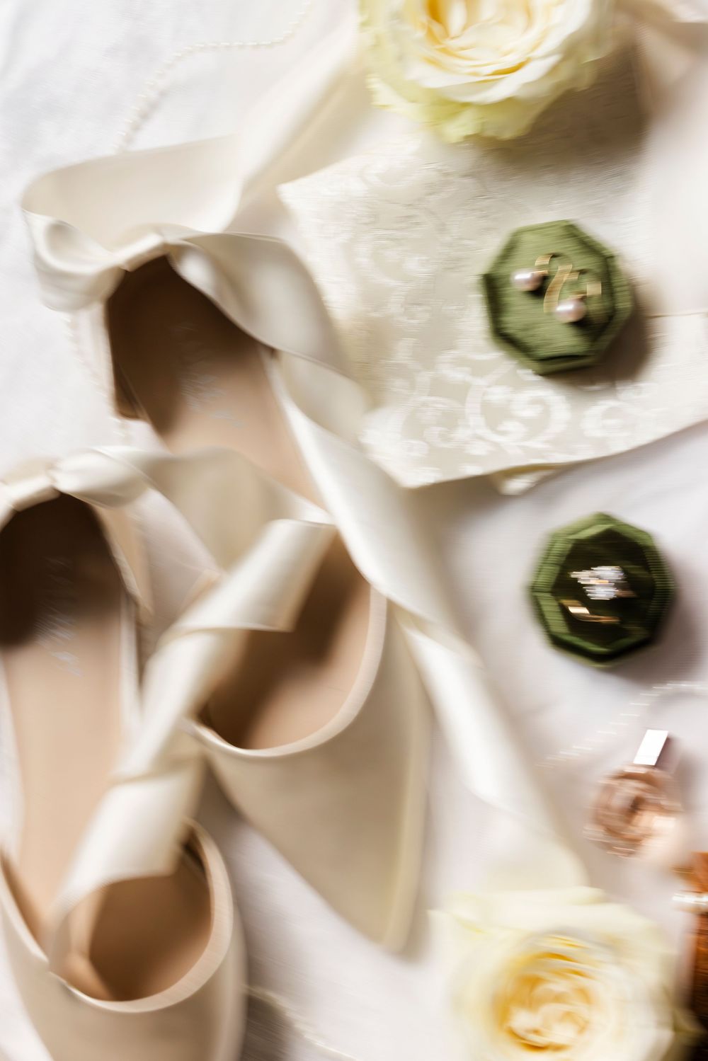 Wisconsin wedding + engagement photographer capturing timeless, natural moments. Meg Huenink Photography. wedding photographer near me