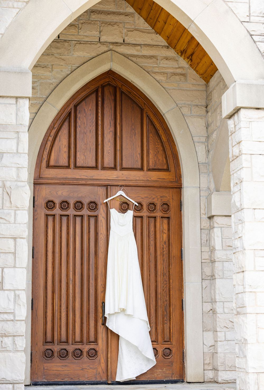 Wisconsin wedding + engagement photographer capturing timeless, natural moments. Meg Huenink Photography. wedding photographer near me