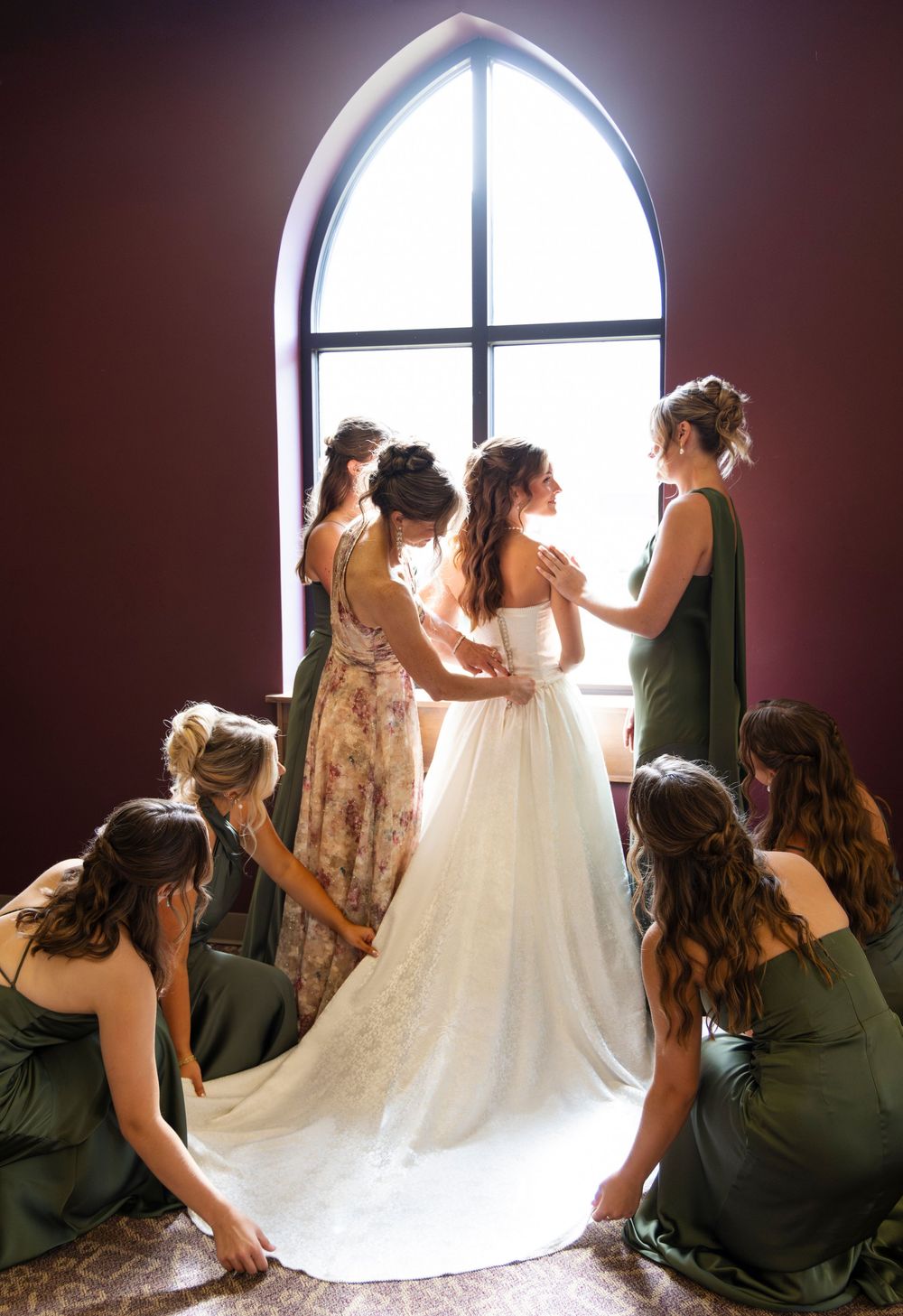 Wisconsin wedding + engagement photographer capturing timeless, natural moments. Meg Huenink Photography. wedding photographer near me
