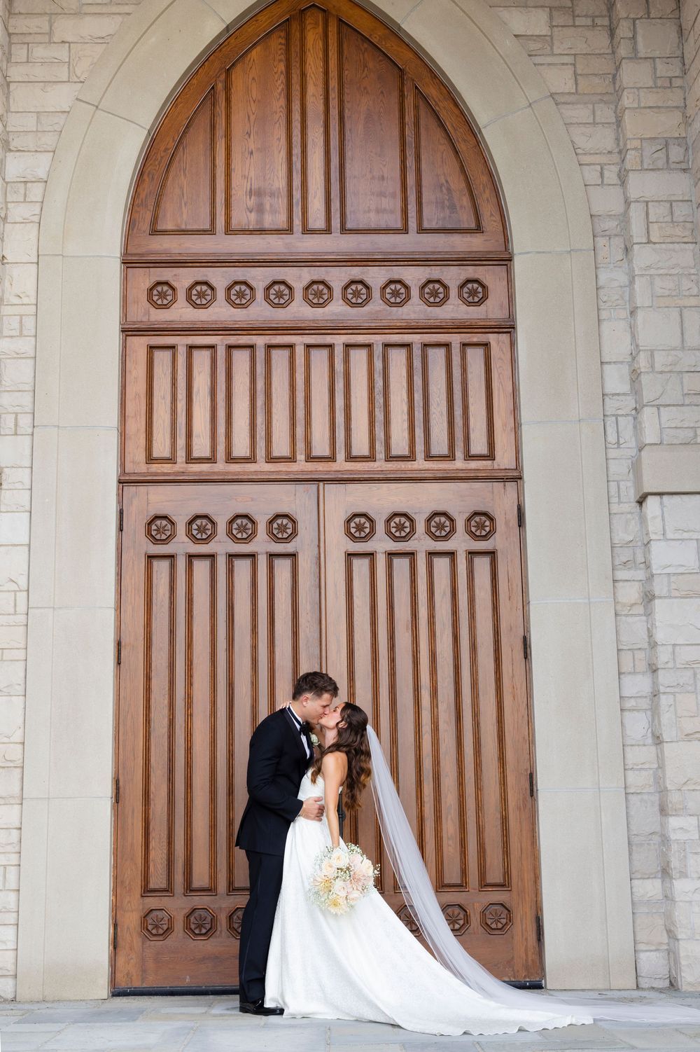 Wisconsin wedding + engagement photographer capturing timeless, natural moments. Meg Huenink Photography. wedding photographer near me
