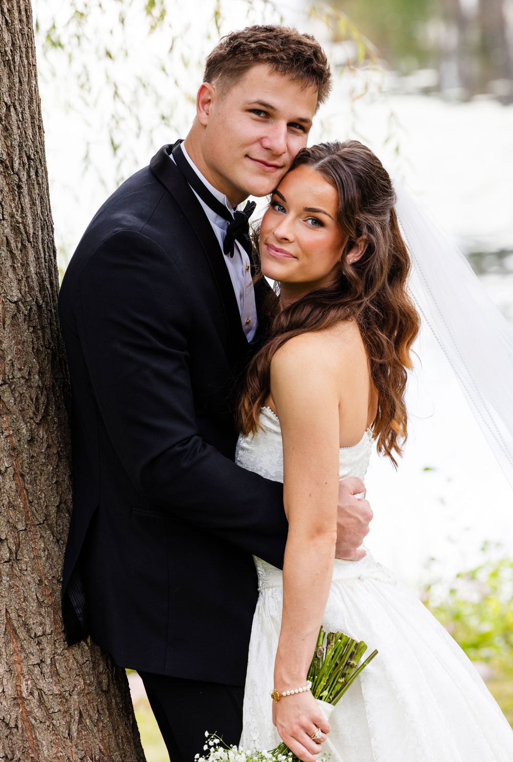 Wisconsin wedding + engagement photographer capturing timeless, natural moments. Meg Huenink Photography. wedding photographer near me