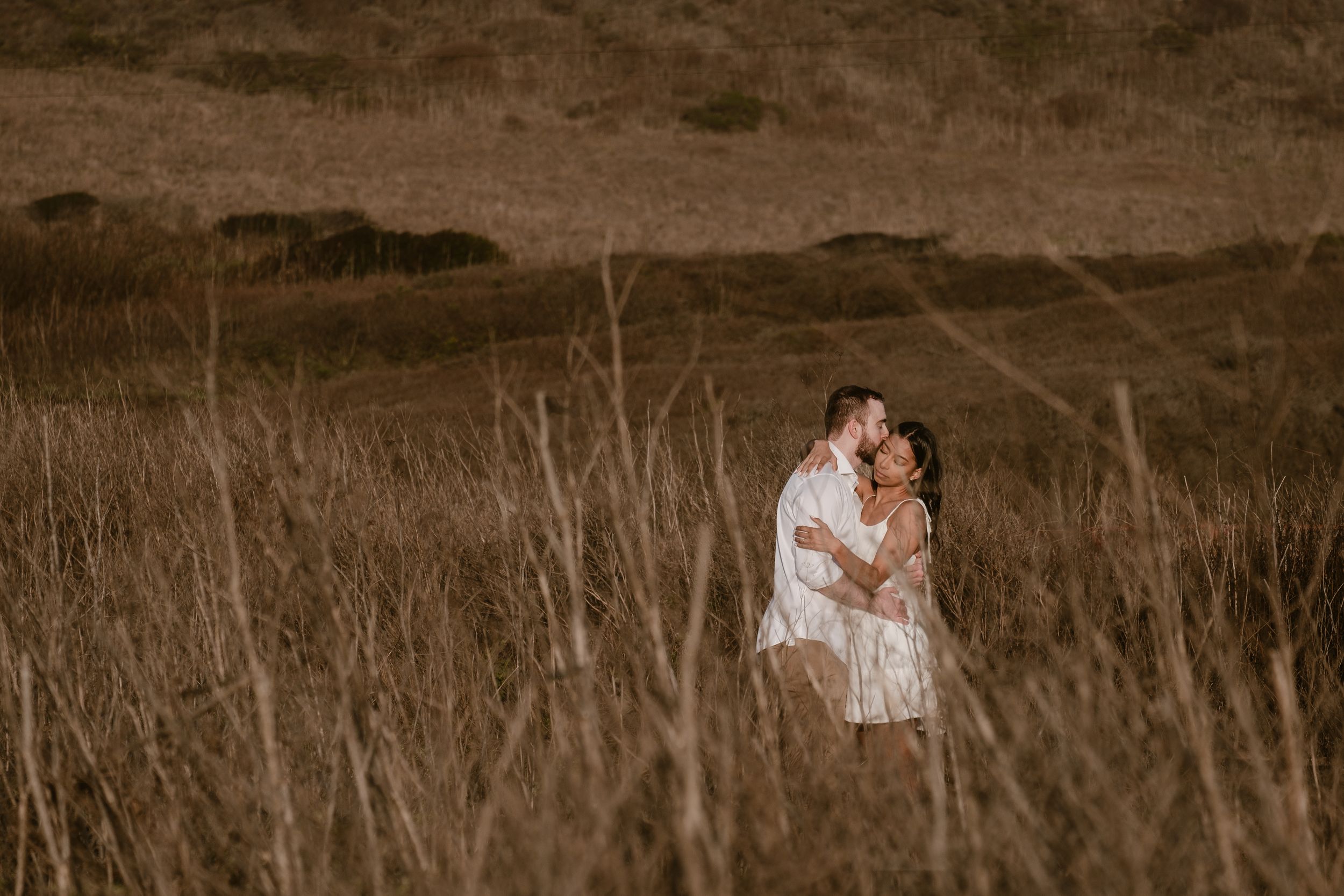 engaged couple photoshoot kissing.