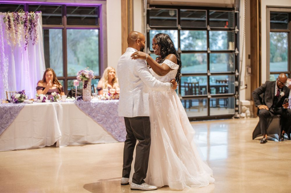 Wedding photography in The Lodge at Red Cedar, Fort Wayne, Indiana.