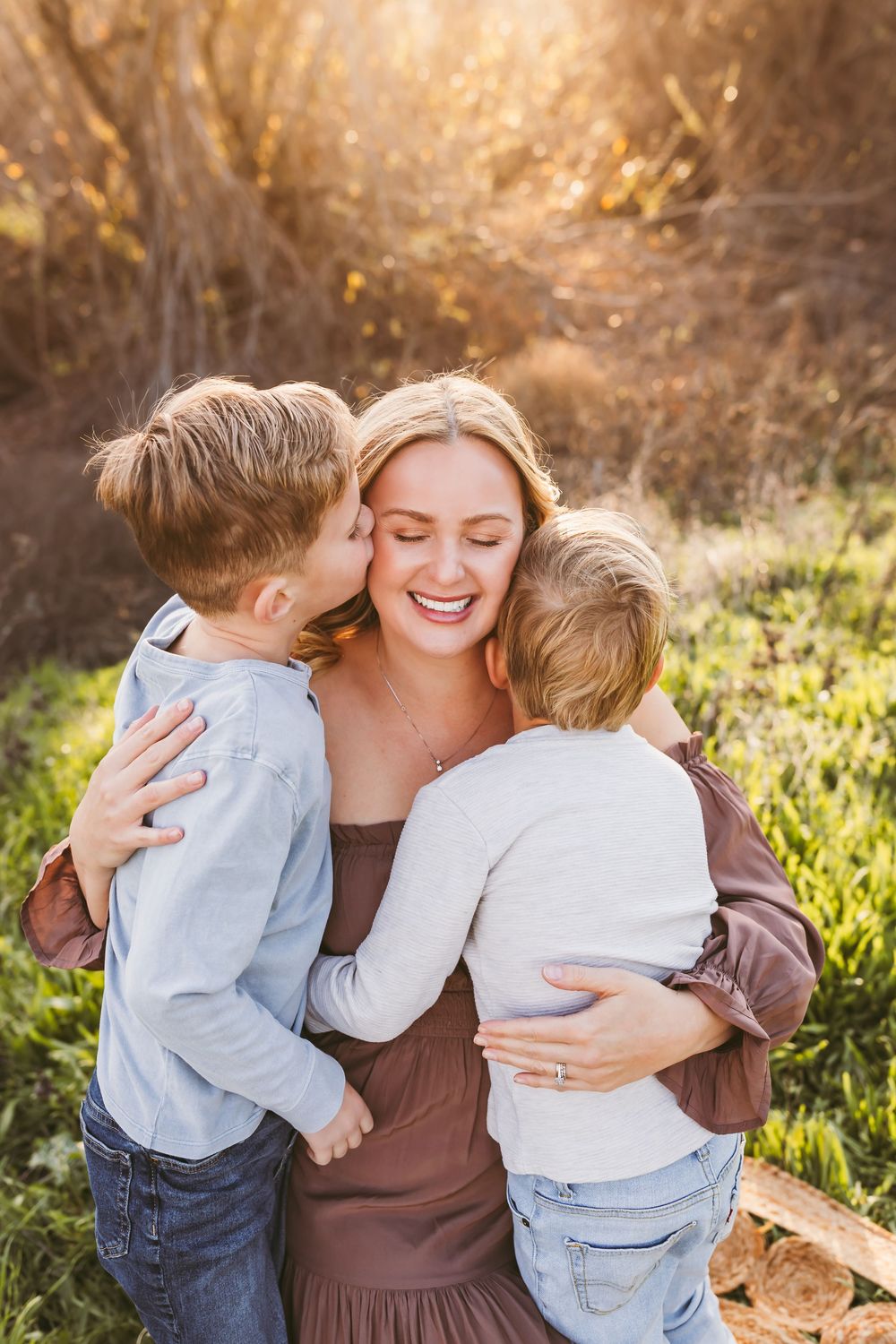 A heartwarming sequence of tender family moments captured in golden sunlight during an outdoor photo session.