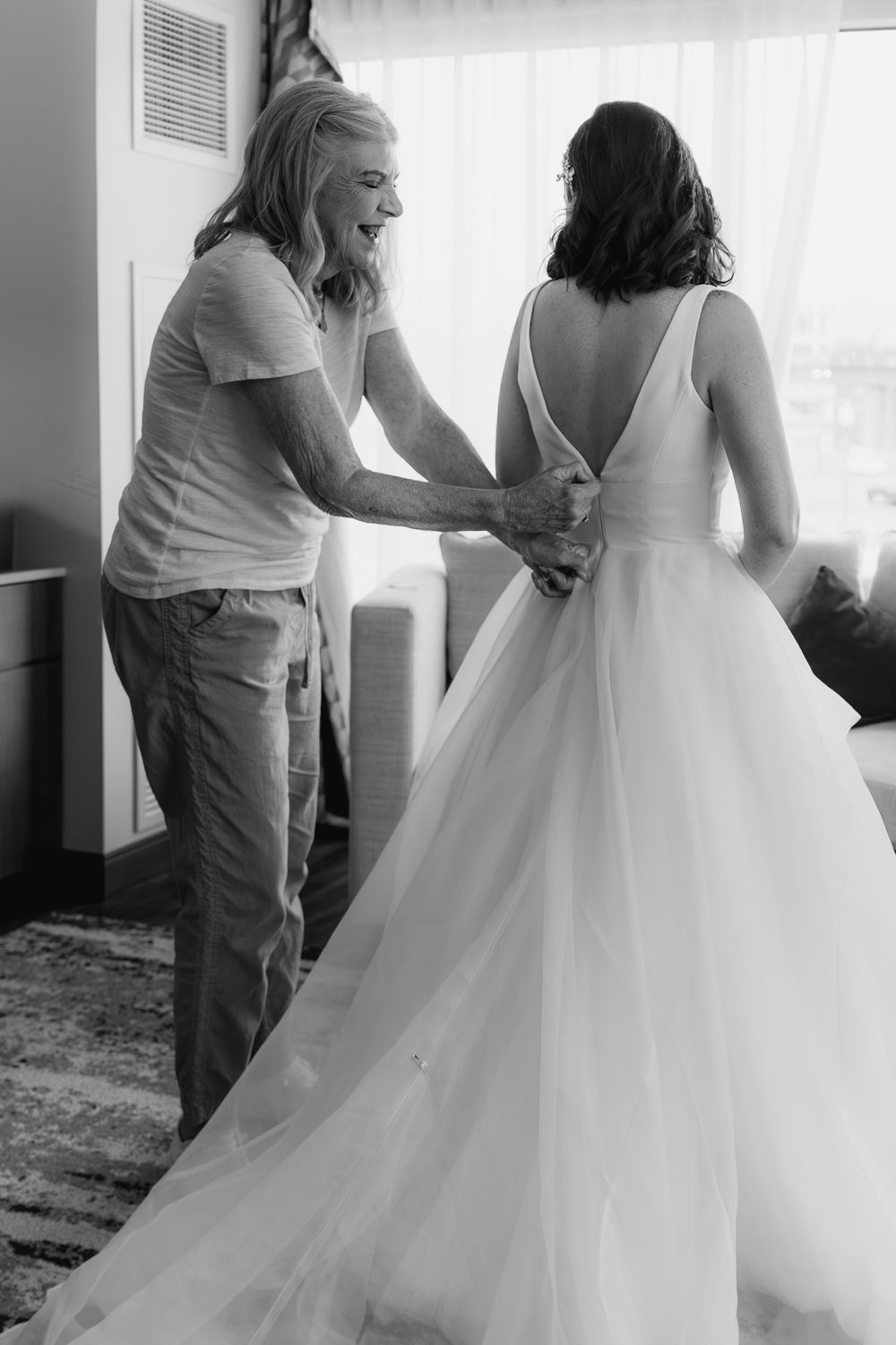 A black and white photo sequence shows someone helping adjust a flowing white wedding dress before the ceremony.